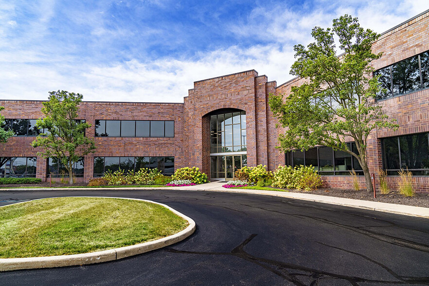 7400 N Shadeland Ave, Indianapolis, IN à louer - Photo de l’immeuble – Image 1 sur 3
