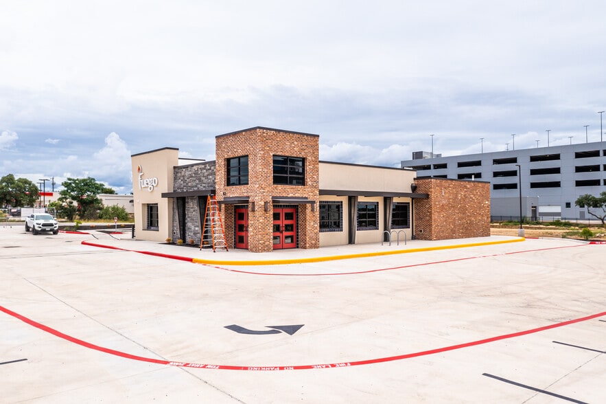 5618 UTSA Blvd, San Antonio, TX à vendre - Photo de la construction – Image 2 sur 4