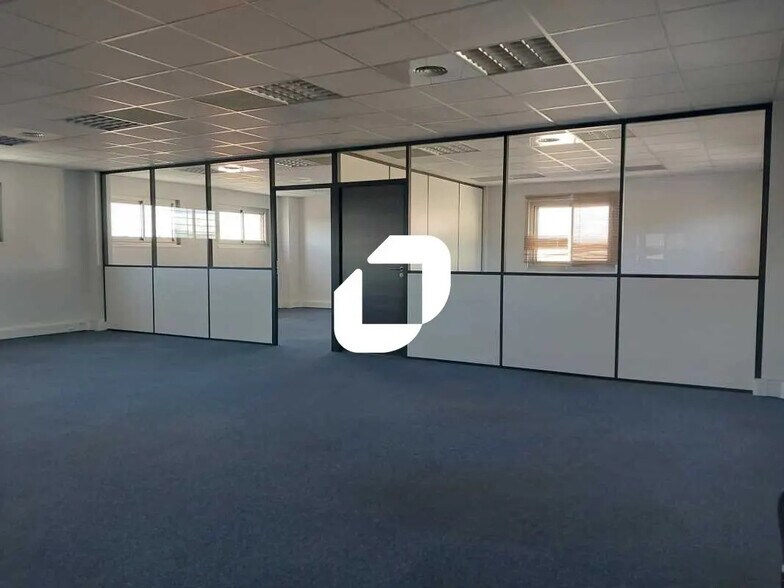 Bureau dans Saint-Aunès à louer - Photo de l’immeuble – Image 2 sur 11