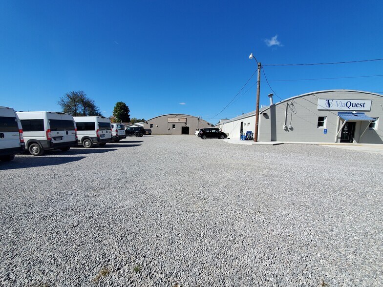 806 Harcourt Rd, Mount Vernon, OH à louer - Photo de l’immeuble – Image 3 sur 6