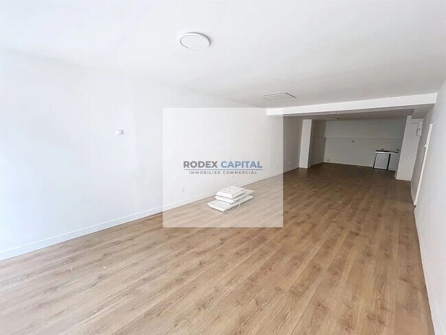 Plus de détails pour Local commercial à louer