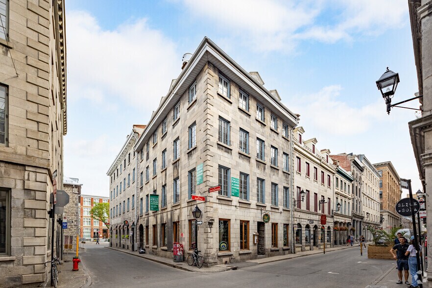 356-360 Rue Saint-François-Xavier, Montréal, QC à louer - Photo de l’immeuble – Image 1 sur 6