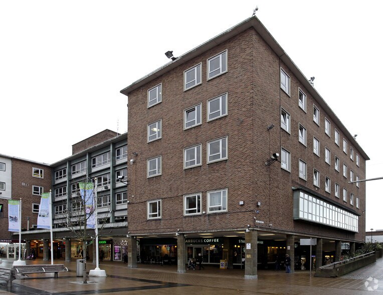 The Precinct Coventry portefeuille de 16 biens à vendre sur LoopNet.fr - Photo principale – Image 2 sur 19