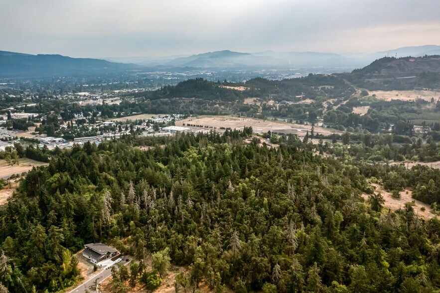 Castle Ridgetop Way, Eugene, OR à vendre - Photo de l’immeuble – Image 3 sur 5