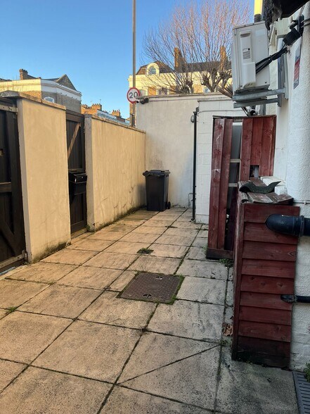 141 St Johns Hl, Londres à louer - Photo de l’immeuble – Image 2 sur 3