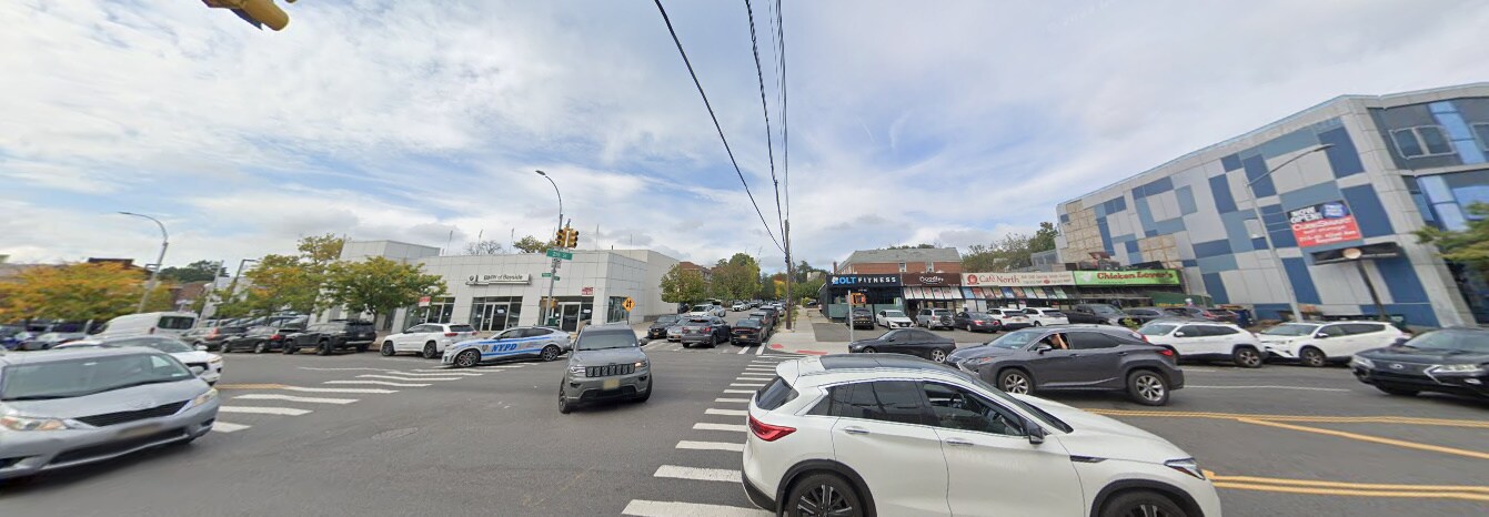 4324 215th St, Bayside, NY à louer Autre– Image 1 sur 14