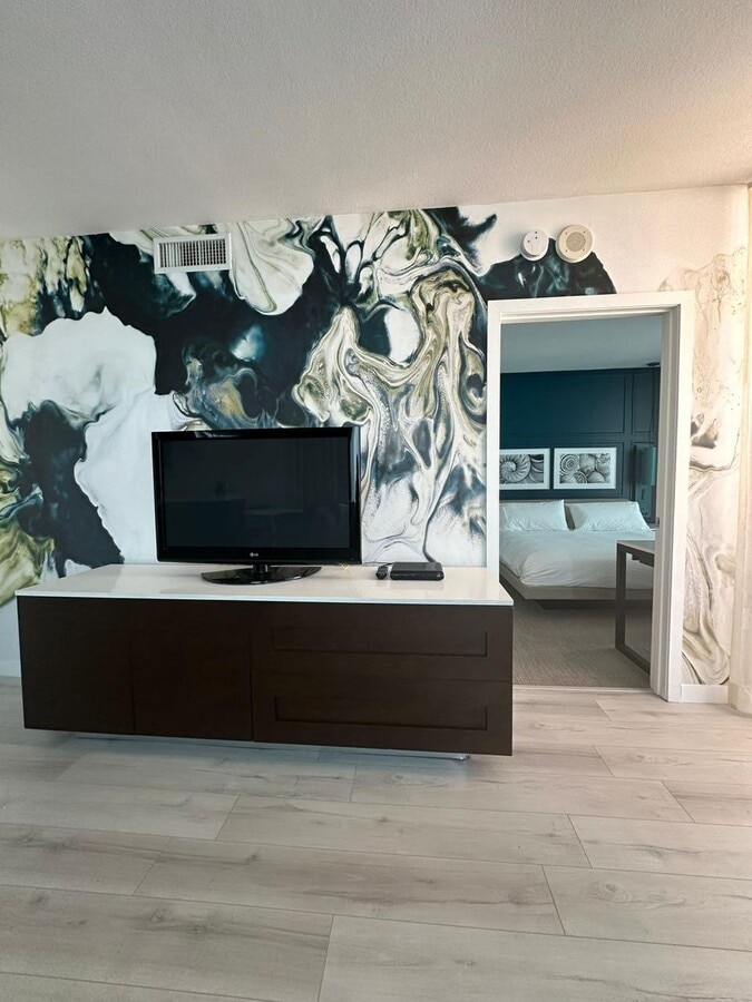 17315 Collins Ave, Sunny Isles Beach, FL 33160 - Lot 2006 - - Photo intérieure - Image 1 of 15