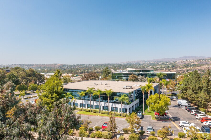 175 N Riverview Dr, Anaheim, CA à vendre - Aérien – Image 3 sur 17