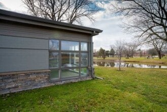 5009 Campuswood Dr, East Syracuse, NY à louer Photo de l’immeuble– Image 2 sur 6