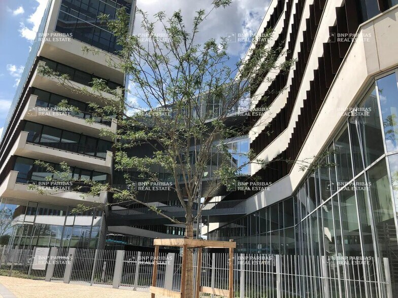 Bureau dans Villeurbanne à louer - Photo de l’immeuble – Image 2 sur 14