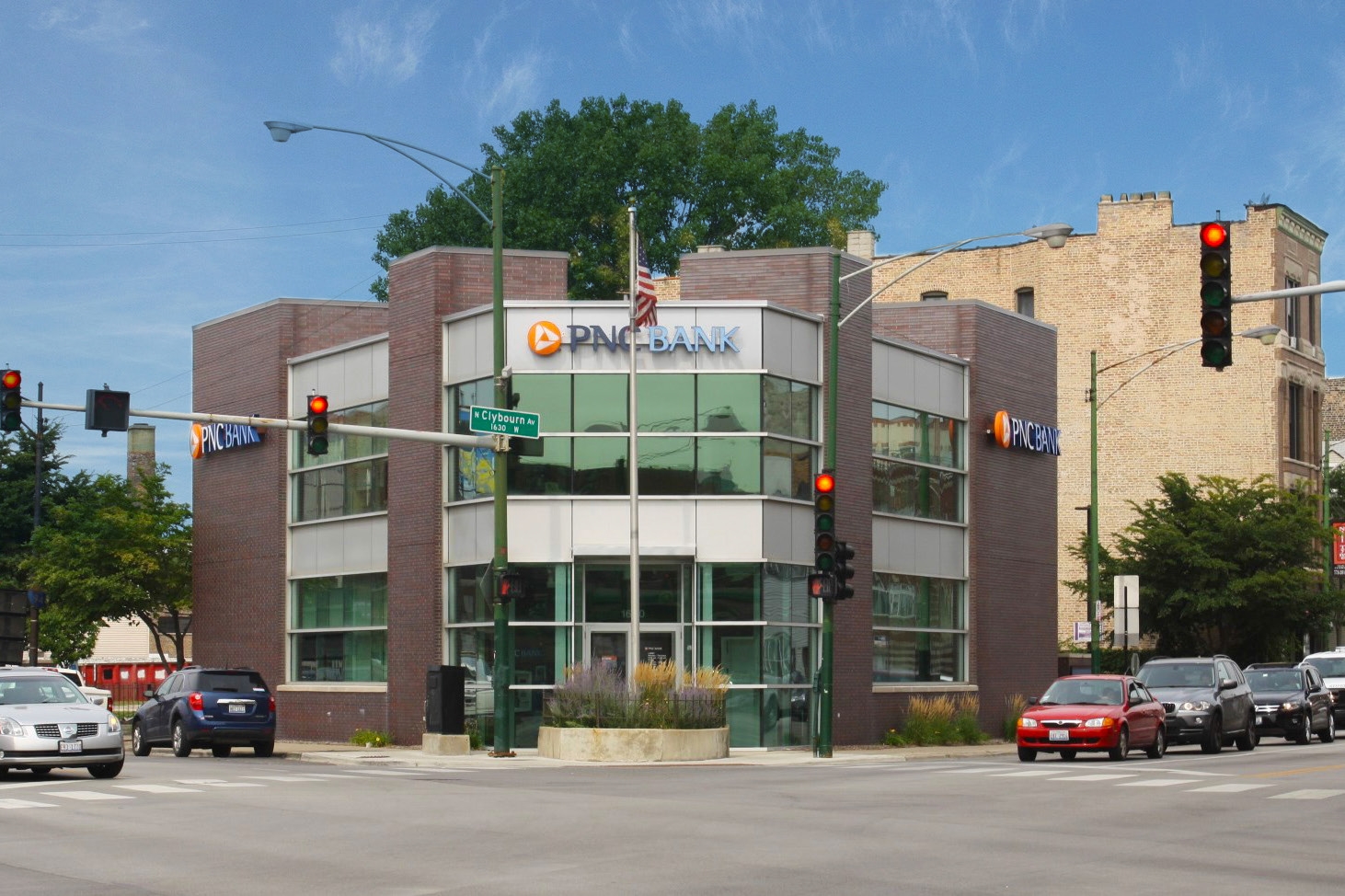 1640 W Fullerton Ave, Chicago, IL à louer Photo principale– Image 1 sur 35