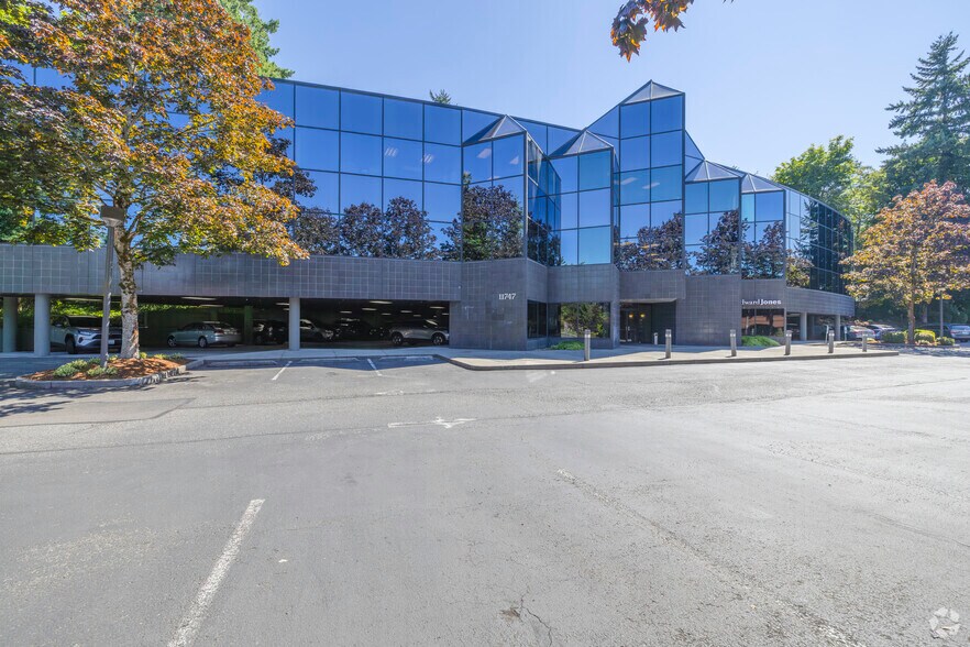 11747 NE 1st St, Bellevue, WA à louer - Photo principale – Image 1 sur 8