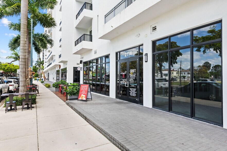 2100 SW 8th St, Miami, FL à louer - Photo de l’immeuble – Image 2 sur 26