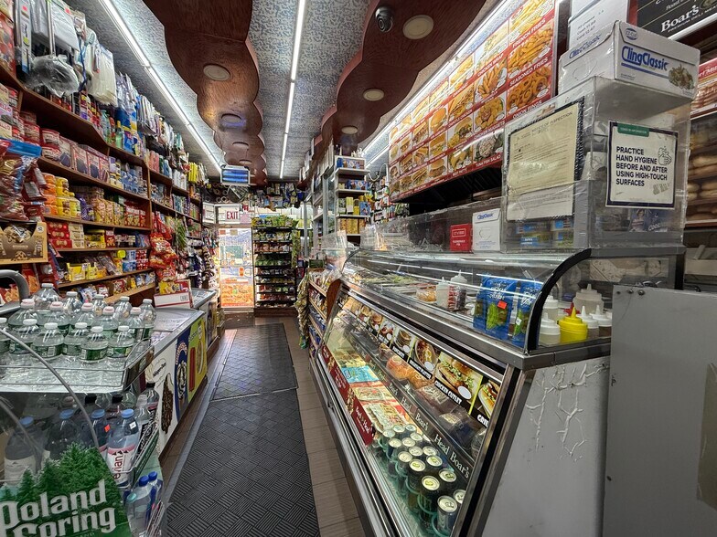 18413 140th Ave, Springfield Gardens, NY à vendre - Photo de l’immeuble – Image 2 sur 14