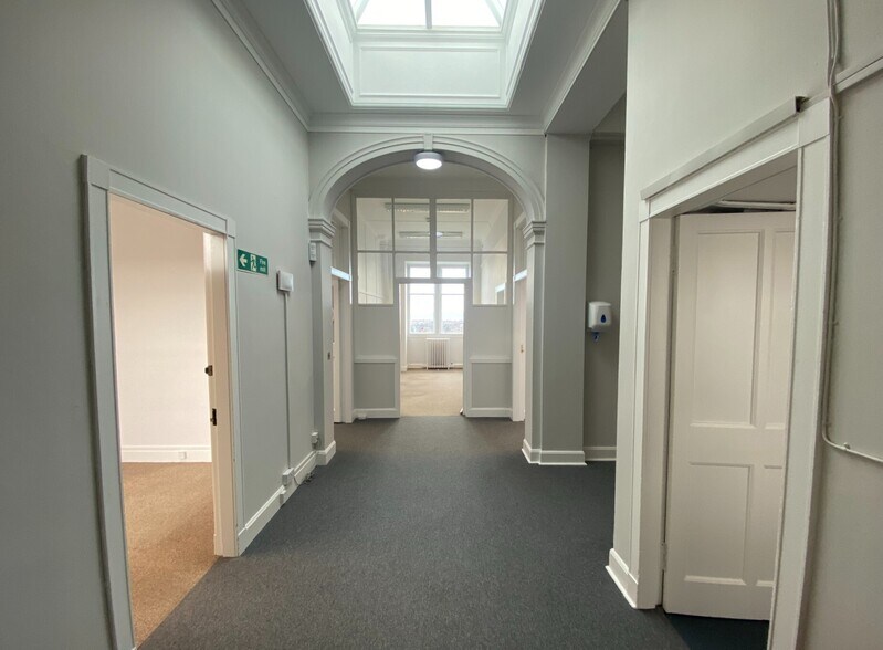 121 George St, Edinburgh à louer - Photo de l’immeuble – Image 3 sur 14