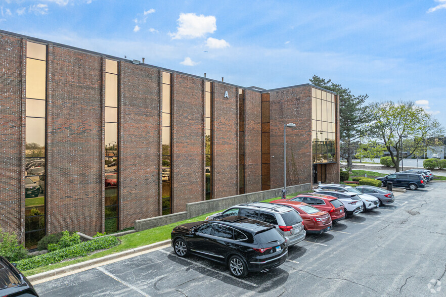 800 Roosevelt Rd, Glen Ellyn, IL à louer - Photo de l’immeuble – Image 3 sur 5