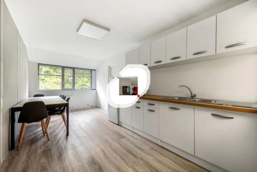 Bureau dans Champs-sur-Marne à louer - Photo de l’immeuble – Image 1 sur 5