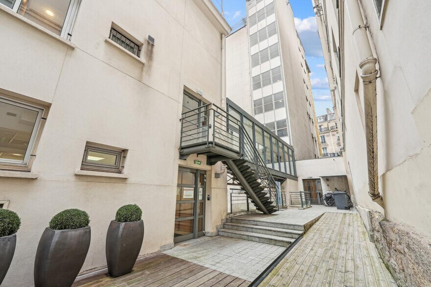 Bureau dans Paris à louer - Photo de l’immeuble – Image 2 sur 17