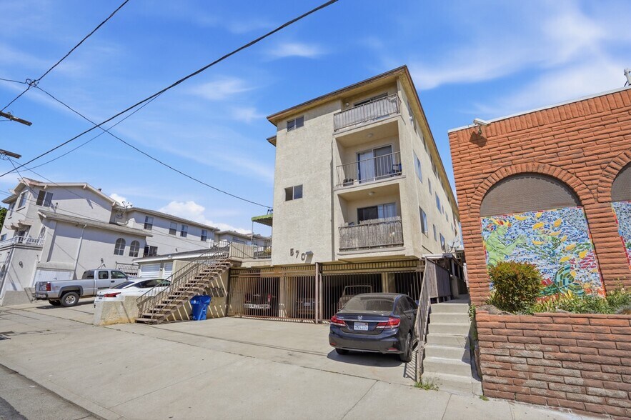 570 W 8th St, San Pedro, CA à vendre - Photo de l’immeuble – Image 2 sur 17