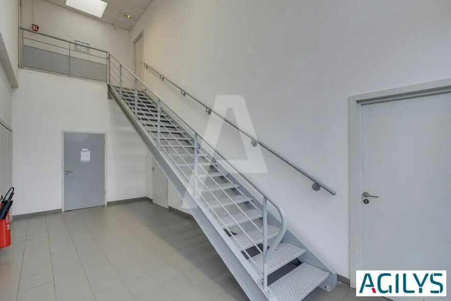 Industriel/Logistique dans Lisses à louer - Photo de l’immeuble – Image 3 sur 8
