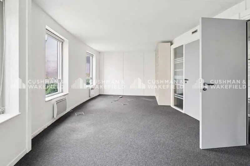 6-6 Rue Laferrière, Paris à louer - Photo de l’immeuble – Image 3 sur 15
