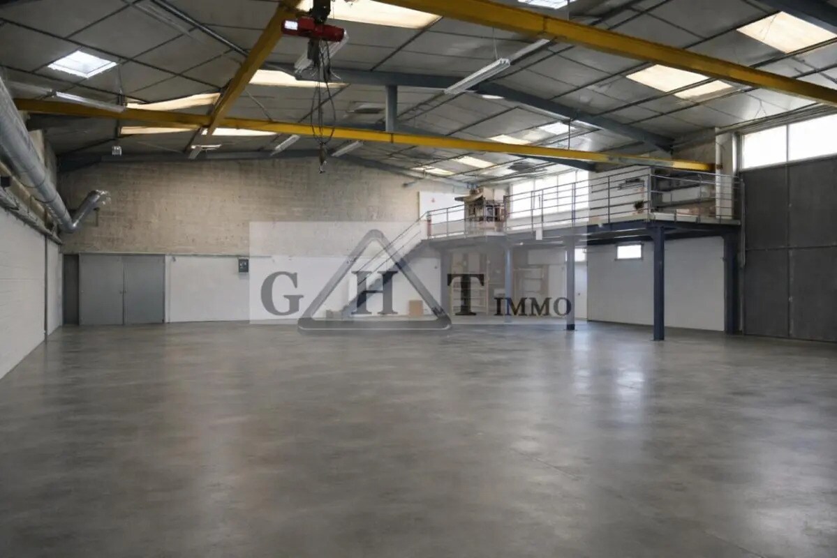 Industriel/Logistique dans Chelles à louer Photo de l’immeuble– Image 1 sur 4