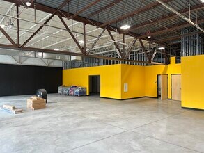 880-910 Broadway, Saugus, MA 01906, USA Broadway, Saugus, MA à louer Photo intérieure– Image 2 sur 3