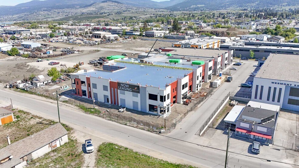 4605 34 St, Vernon, BC à louer - Photo de l’immeuble – Image 3 sur 11