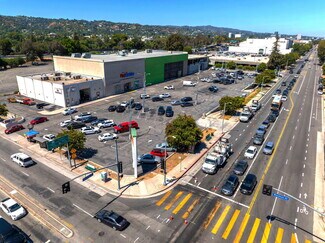 Plus de détails pour 13700-13750 Riverside Dr, Sherman Oaks, CA - Local commercial à louer