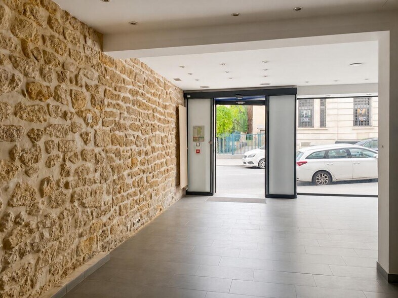 Rue Du Cardinal Lemoine, Paris à vendre - Photo de l’immeuble – Image 3 sur 6