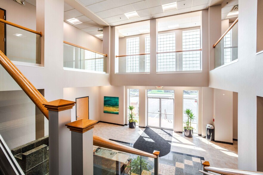 4760 Red Bank Expy, Cincinnati, OH à louer - Photo de l’immeuble – Image 3 sur 9