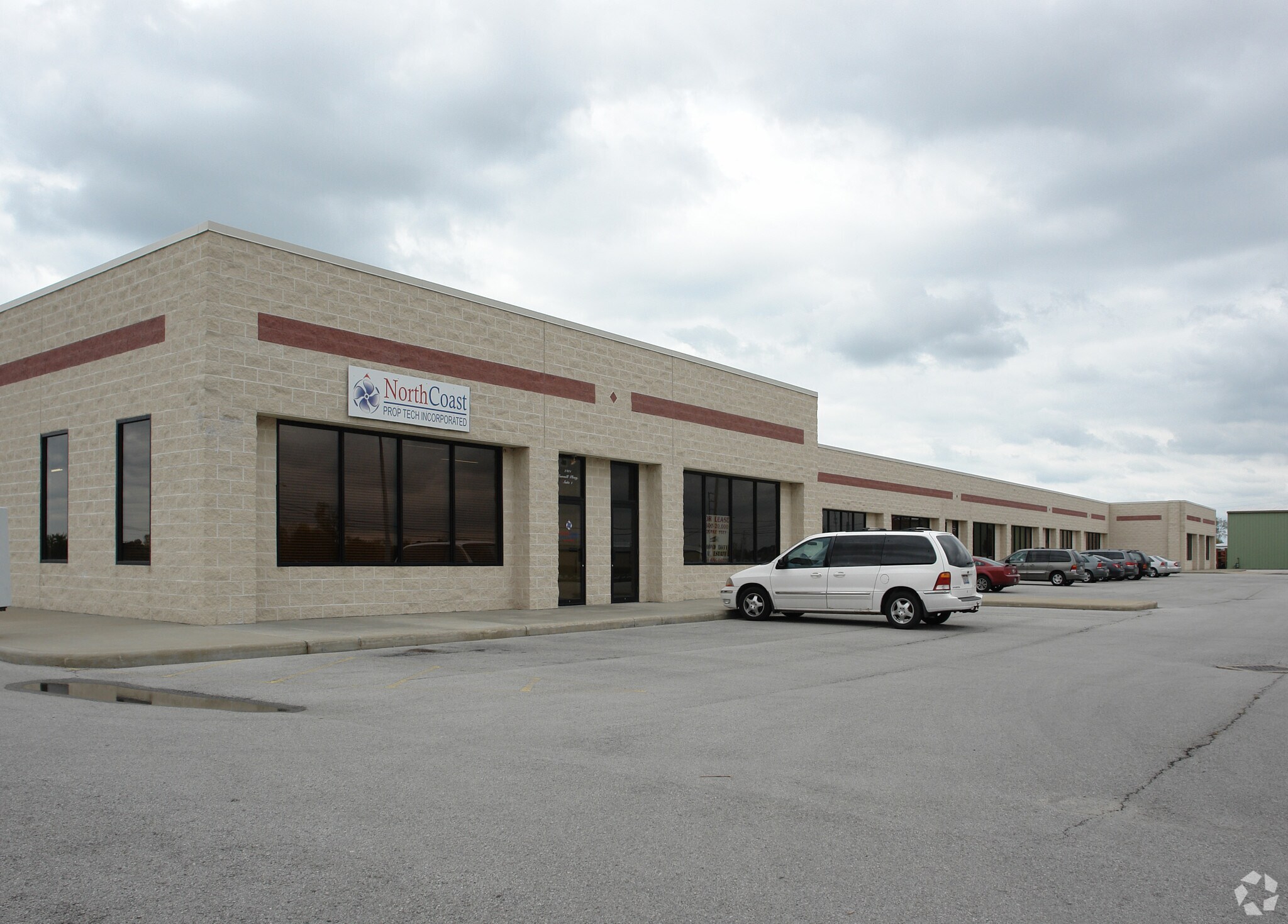 2401 Sawmill Pky, Huron, OH à louer Photo principale– Image 1 sur 17