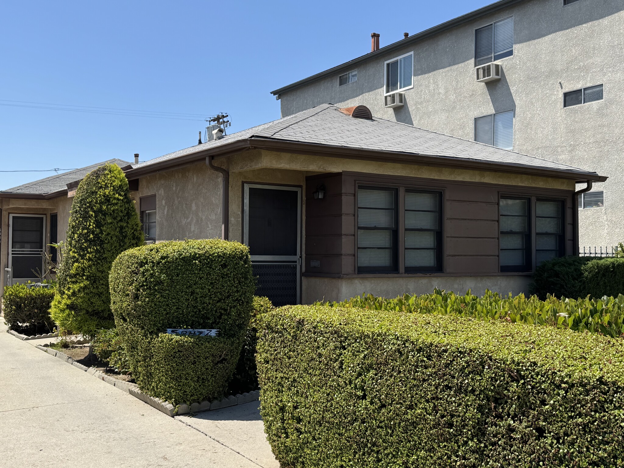 5081 Glen Iris Ave, Los Angeles, CA à vendre Photo principale– Image 1 sur 43