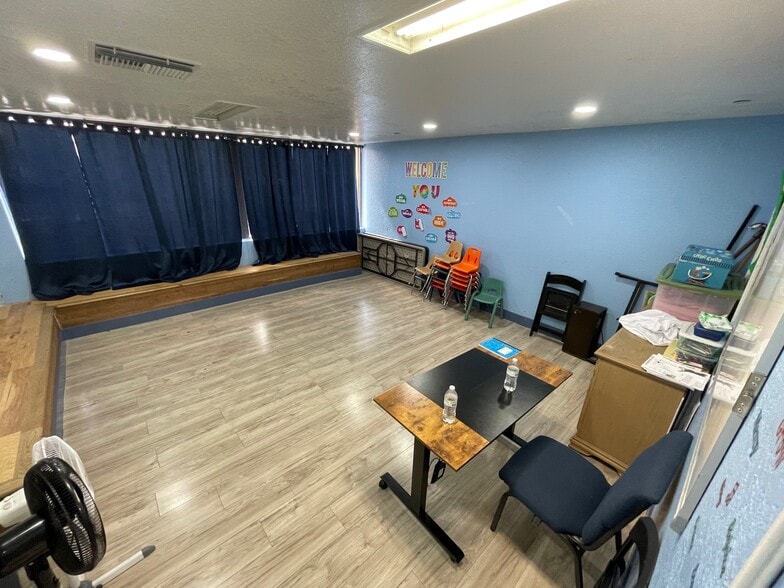 890 E Sahara Ave, Las Vegas, NV à vendre - Photo de l’immeuble – Image 3 sur 18