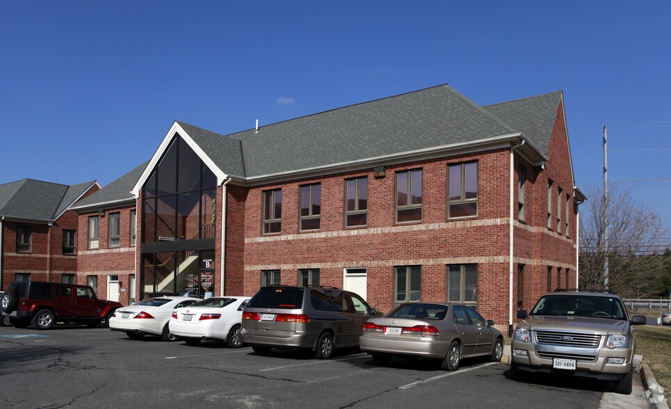 2 Cardinal Park Dr, Leesburg, VA à vendre - Photo de l’immeuble – Image 1 sur 12