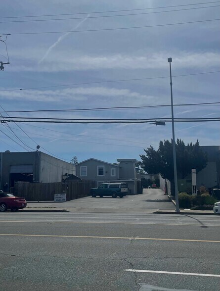 2211 Old Middlefield Way, Mountain View, CA à louer - Photo de l’immeuble – Image 1 sur 9