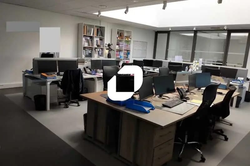 Bureau dans Stains à louer - Photo de l’immeuble – Image 3 sur 16