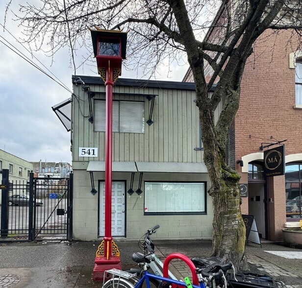 541 Herald St, Victoria, BC à louer - Photo de l’immeuble – Image 1 sur 3