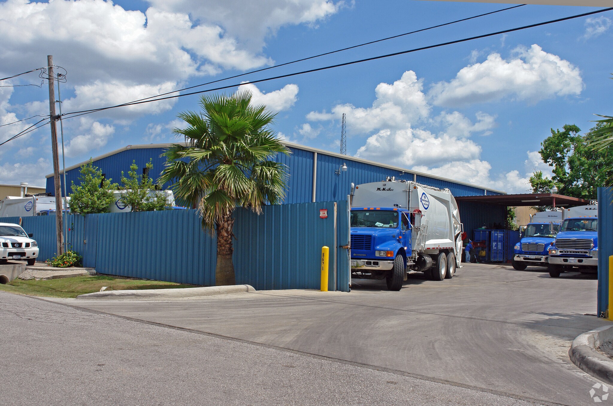 Industrial Warehouse & Land portefeuille de 2 biens à vendre sur LoopNet.fr Photo de l’immeuble– Image 1 sur 3