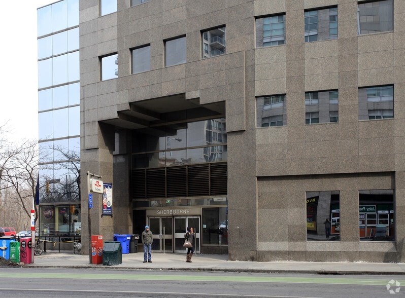 425 Bloor St E, Toronto, ON à louer - Hall d’entrée – Image 2 sur 5