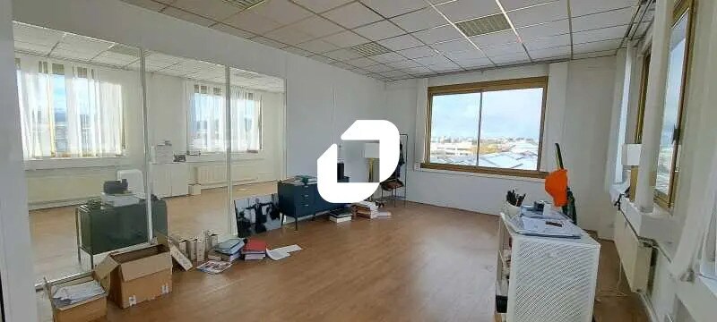 Bureau dans Noisy-le-Sec à louer - Photo de l’immeuble – Image 1 sur 9