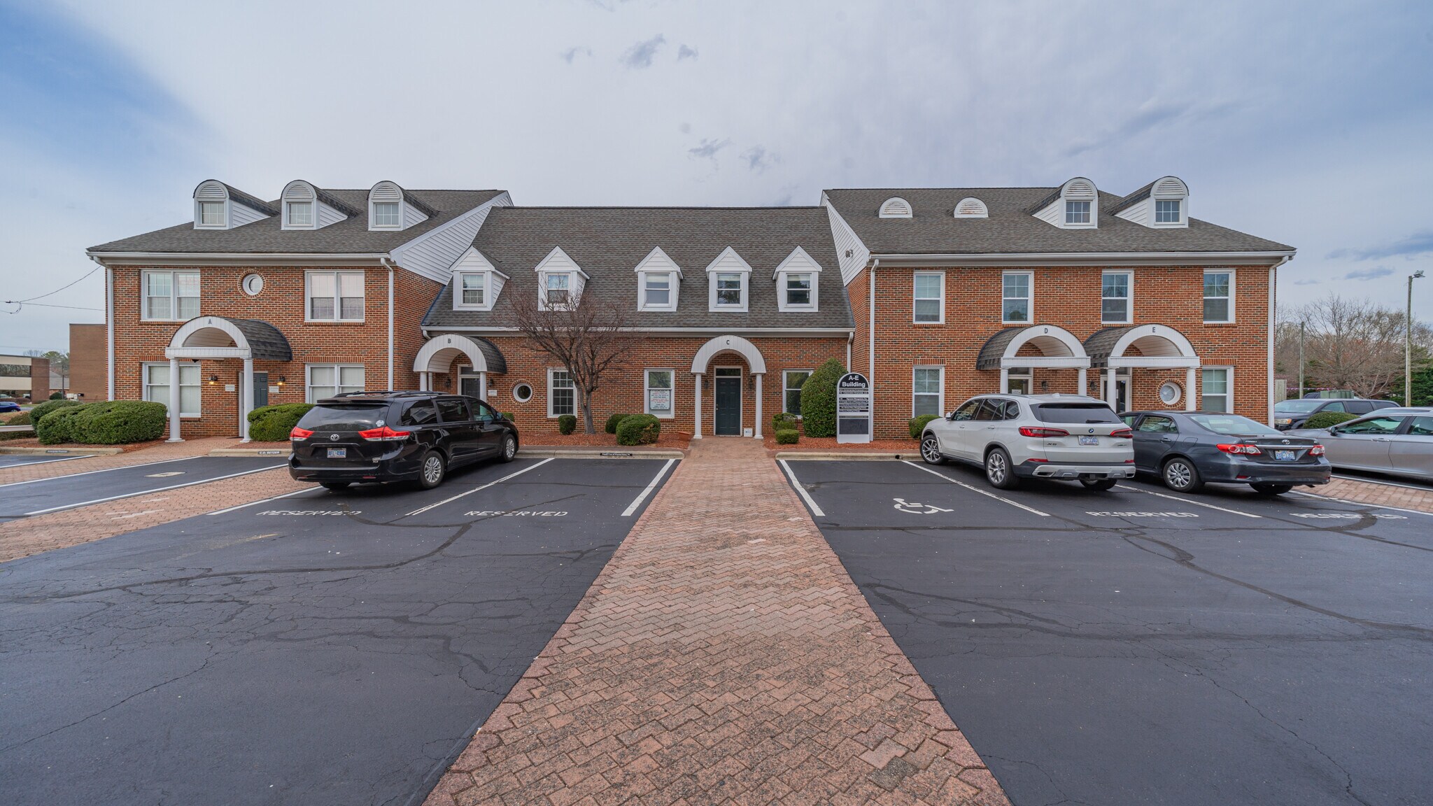 1365 Westgate Center Dr, Winston-Salem, NC à louer Photo de l’immeuble– Image 1 sur 19