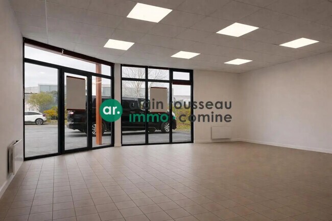 Plus de détails pour Local d'activités à louer