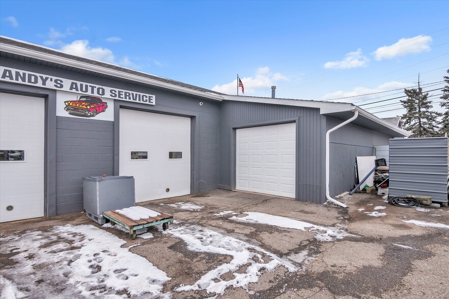 9846 E Grand River Ave, Brighton, MI à vendre - Photo de l’immeuble – Image 3 sur 17