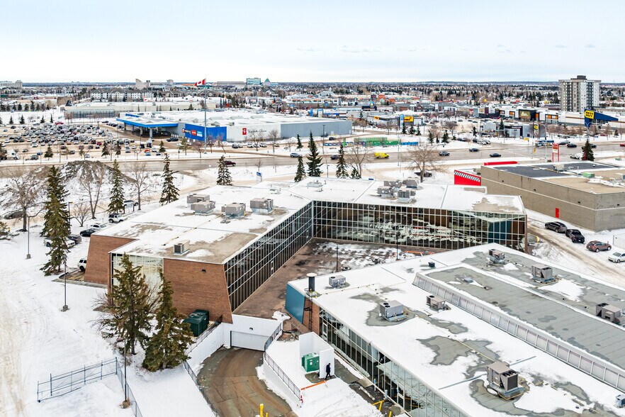 17420 Stony Plain Rd, Edmonton, AB à louer - Aérien – Image 2 sur 4