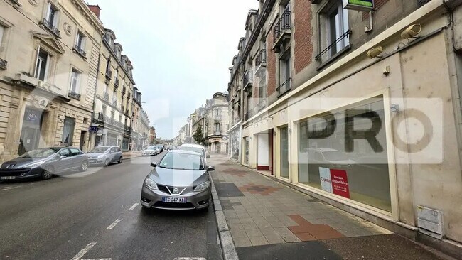 Plus de détails pour Local commercial à louer