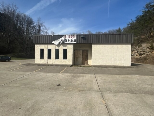 4819 Pennsylvania Ave, Big Chimney, WV à louer - Photo principale – Image 1 sur 6