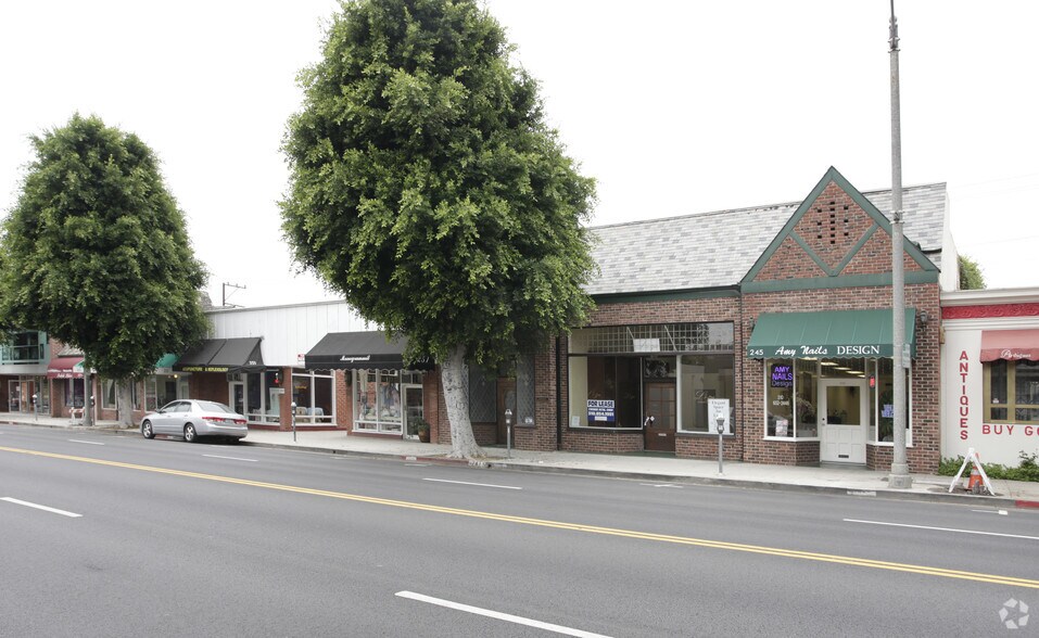 245-251 S Robertson Blvd, Beverly Hills, CA à louer - Photo principale – Image 1 sur 16
