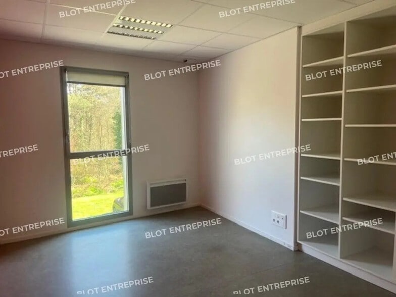 Bureau dans Auray à vendre - Photo de l’immeuble – Image 2 sur 7