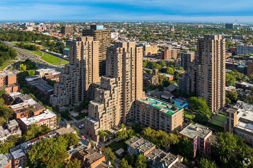 350 Rue Prince-Arthur O, Montréal, QC à louer - Aérien – Image 3 sur 34